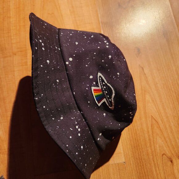 Rainbow ufo bucket hat, S/M size - Picture 4 of 4